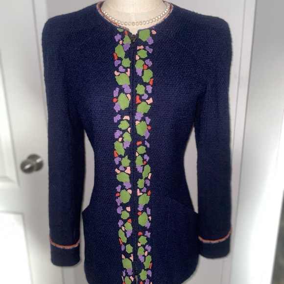 CHANEL boucle jacket from thee 1977 Karl Lagerfield fall collection. - Picture 2 of 9